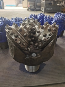 Trépan triconique scellé pour forage de roche dure en champ pétrolier, 9 7/8 pouces (250,8 mm), IADC 637 TCI - Product Image 6