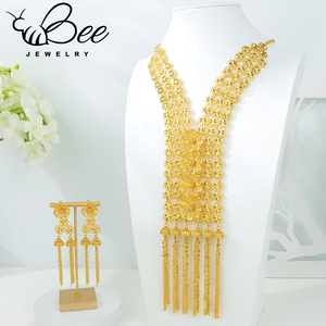 Juego de joyería hipoalergénica de oro africano de 24 quilates, resistente al agua, con cuentas y borlas, collar y aretes de boda para damas. - Product Image 1