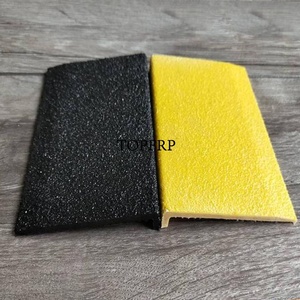 Tira Antideslizante de Fibra de Vidrio Amarilla y Negra para Escaleras - Product Image 3