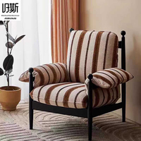 Fauteuil à cadre en bois postmoderne rayé, rembourré en coton doux, dossier capitonné, housse amovible, pour appartement, hôtel, usage extérieur et de loisirs