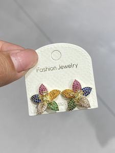 Orecchini a Perno con Fiore Placcati in Oro, Cristalli e Strass, Gioielli Eleganti da Donna per Feste - Product Image 3