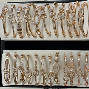 2024 luar biasa grosir gaya campuran pabrik promosi terbaik harga emas berlapis zirkonia paduan Wanita simbol 8 kupu-kupu gelang - Product Image 2