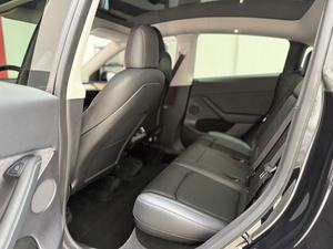 รถยนต์ไฟฟ้าหรูหราขนาดกลาง <span class=keywords><strong>Tesla</strong></span> <span class=keywords><strong>Model</strong></span> <span class=keywords><strong>Y</strong></span> ปี <span class=keywords><strong>2023</strong></span> พร้อมระยะวิ่งไกล (600-700 กม. NEDC) มอเตอร์ 300-400 กิโลวัตต์ แบตเตอรี่ 78.4 กิโลวัตต์ชั่วโมง - Product Image 5