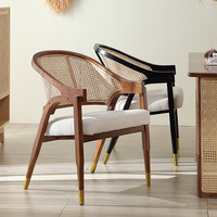 Chaise de restaurant en rotin canné à la française, durable, écologique, avec structure en acier inoxydable, confort moderne et doux pour hôtel et restaurant