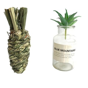 ของเล่นเคี้ยวรูปแครอทสานจากฟางข้าวสำหรับหนูแฮมสเตอร์ กระต่าย สัตว์เลี้ยงในบ้าน ช่วยดูแลฟัน ขนาด 16.5*5 ซม. น้ำหนัก 35 กรัม ทำจากพืชน้ำ ผลิตในฝูเจี้ยน - Product Image 4