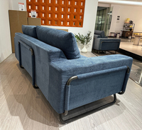 Canapé modulable gris clair effet nuage, compressé et scellé sous vide, ensemble 2 pièces avec structure métallique, idéal pour bureau ou espace de détente.