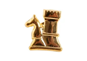 Alfiler de caballero y torre de ajedrez dorado - Product Image 2