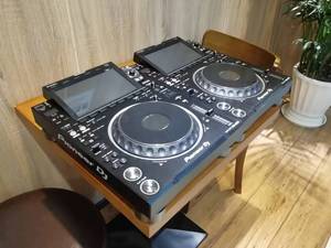 Une paire de platines Pioneer <span class=keywords><strong>CDJ3000</strong></span> d'occasion avec écrans tactiles de 9 pouces, prenant en charge les clés USB, les cartes SD et le mode vinyle. - Product Image 2