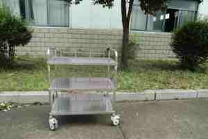 Lichtgewicht Mobiele Drievoudige Medische Roestvrijstalen Medische <span class=keywords><strong>Trolley</strong></span> Zonder Laden 3-laags Instrumentenwagen - Product Image 2