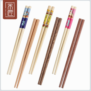Juego de palillos de práctica para niños, palillos de entrenamiento antideslizantes de madera de bambú de 18cm para niños, uso doméstico, diseño de dibujos animados - Product Image 1