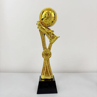 Gravure laser personnalisée vierge trophées de football en résine trophée de football en cristal de sport trophée de récompenses de football de championnat