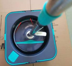 Vadrouille plate pour le nettoyage des sols avec seau Vadrouille en microfibre Raclette de nettoyage à main libre Séparation auto-nettoyante et sale Vadrouille rotative - Product Image 5