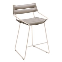 Chaise simple en bois massif avec tabouret de siège de forme spéciale Chaise de salon design pour la maison Villa Hôtel Meubles de salle de repos