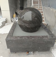 Fontaine à eau flottante en pierre noire naturelle sculptée à la main pour jardin extérieur