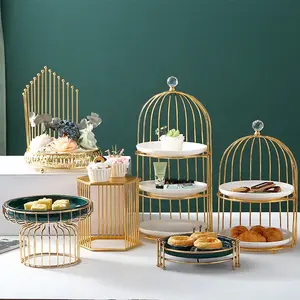 Khách sạn trang trí đám cưới vàng sáng tạo kim loại chim lồng duy nhất và hai lớp hiển thị bánh tráng miệng đứng với Khay Gốm