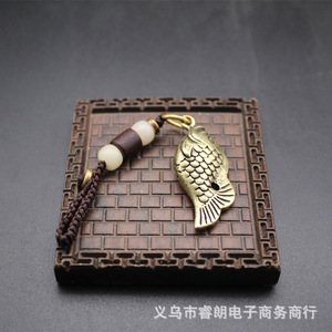 Colgante de carpa de latón, amuleto de pez, llavero unisex, regalo, accesorio de joyería decorativo con forma de animal de aleación de cobre - Product Image 4