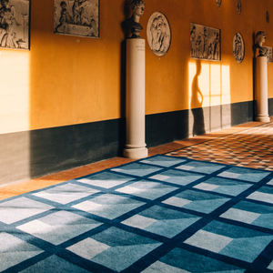 พรมลายตารางสไตล์ยุโรป พิมพ์ลายด้วยเครื่องจักร สีฟ้า รุ่นดีไซน์ทันสมัย สำหรับห้องนั่งเล่น - Product Image 3