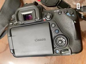 Cámara Digital DSLR EOS 80D de Segunda Mano, Usada, con Resolución HD de 8MP, Cargador de Batería y Tarjeta de Memoria - Product Image 3