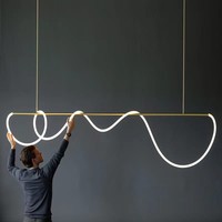 Lampe suspendue longue et torsadée pour cuisine d'appartement ou villa, en fer doré et noir avec gel de silice, pour hôtel ou salon