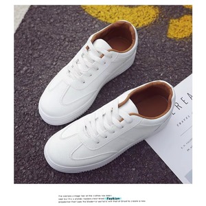 รองเท้าผ้าใบลำลองผู้หญิงแบบสวม พื้นเรียบ สีขาว หนัง PU รุ่นใหม่ - Product Image 1
