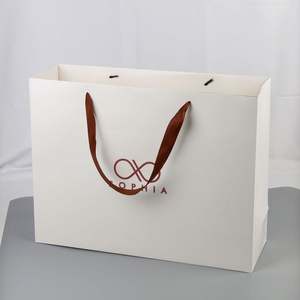 Sacs de luxe en carton recyclé personnalisables de haute qualité, impression UV, poignées en ruban doré, pour supermarchés et cosmétiques - Product Image 6