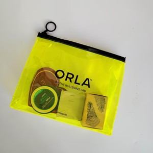 Sac à fermeture éclair en PVC transparent jaune avec logo personnalisé, anneau de traction, sac de rangement en plastique transparent pour maquillage, emballage cadeau beauté - Product Image 3