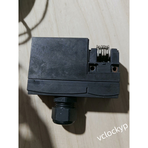 Interrupteur de sécurité Schmersal AZM 170-02ZRK 101140795 24V AC/DC d'occasion - Product Image 1
