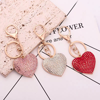 Porte-clés en strass en forme de cœur de fraise en cristal pour femmes, accessoires promotionnels personnalisables avec logo et couleur, vente en gros