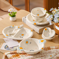Service de table en porcelaine de luxe à motifs floraux en relief, style rustique pastoral, réutilisable, compatible lave-vaisselle et micro-ondes