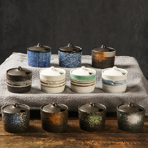 กระปุกเครื่องปรุงเซรามิกสไตล์ญี่ปุ่นย้อนยุค ขายดี พร้อมฝาปิด ดีไซน์สร้างสรรค์ เป็นมิตรกับสิ่งแวดล้อม เหมาะสำหรับใช้ในบ้าน ร้านอาหาร และปิ้งย่าง - Product Image 1