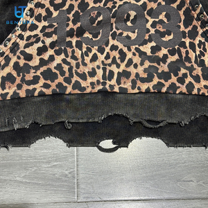 เสื้อฮู้ดดี้ทรงบ็อกซี่ผ้าหนาพิมพ์ลายเสือดาว แต่งขอบดิบ ซิปครึ่งตัว ดีไซน์แบบดิสเทรส สำหรับผู้ชาย ยี่ห้อ BENTURA พร้อมปักโลโก้แบบกำหนดเอง - Product Image 4