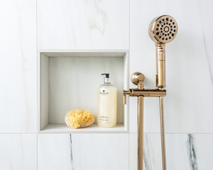 رف حمام مربع مدمج مقاوم للماء مقاس 17 × 17 بوصة من البلاستيك ABS للفنادق والمنازل - Product Image 2