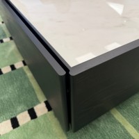 Table basse rectangulaire moderne avec surface en marbre blanc naturel et cadre en bois noir, table bicolore encastrée pour salon