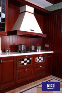 NICOCABINET Armoire de <span class=keywords><strong>cuisine</strong></span> italienne sur mesure <span class=keywords><strong>Meuble</strong></span> classique de luxe en bois massif avec <span class=keywords><strong>évier</strong></span> et dosseret Design unique - Product Image 4