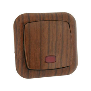 Pulsante luminoso da incasso in legno, ideale per illuminazione decorativa e facile controllo degli spazi. - Product Image 1