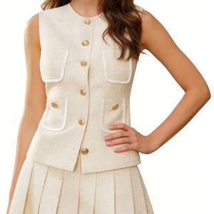 ชุดเซ็ต 2 ชิ้นสำหรับผู้หญิง - เสื้อกั๊กแขนกุดติดกระดุมด้านหน้าและกระโปรงมินิสั้นจีบ แฟชั่น - Product Image 3