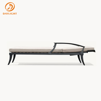 Chaise longue d'extérieur en aluminium avec dossier réglable, coussin blanc imperméable, lit de soleil en métal pour piscine, jardin, villa