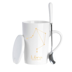 Taza de cerámica del zodiaco Libra con tapa y cuchara, taza de café chapada en oro para el hogar, la oficina o como regalo. - Product Image 5