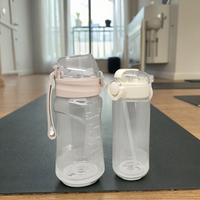 Gobelet à eau en plastique pour enfants avec motif d'ours estival mignon, avec sangle pour étudiant, lavable au lave-vaisselle, à boire directement pour l'école et le camping