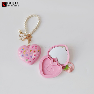 Base de Maquillaje Compacta Personalizada en Forma de Corazón de 6g con Estuche de Plástico Moderno con Estampado de Reloj Despertador para Polvo y Crema BB - Product Image 4