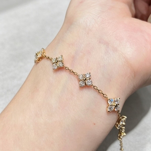 เพชรที่ปลูกในห้องปฏิบัติการของอาซูโอ 2.3 กะรัต ทองคำแท้ 18K สร้อยข้อมือรูปดอกไม้ ทรงบริลเลียนท์คัท ของขวัญสุดหรูสำหรับผู้หญิง ใส่ได้ทุกวัน เครื่องประดับชั้นดี - Product Image 4