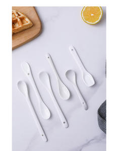 Bone China ceramica simpatici <span class=keywords><strong>cucchiaini</strong></span> da caffè mescolati piccoli Mini cucchiaino di <span class=keywords><strong>miele</strong></span> <span class=keywords><strong>per</strong></span> gelato Yogurt Dessert Tea agitazione colore cucchiaio bianco - Product Image 6