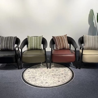 Modèle 8160, fauteuil lounge individuel en cuir PU avec coussin décoratif et structure métallique pour salon, hôtel, salle de séjour