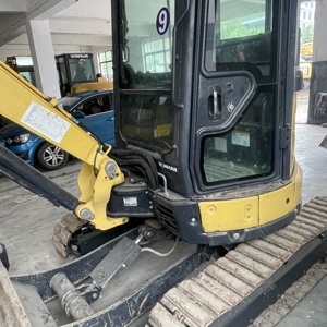 Miniexcavadora YANMAR ViO35-6B Usada de 3.5 Toneladas con Giro Cero y Sistema Hidráulico - Product Image 6