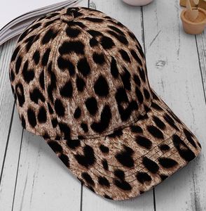 Casquette d'hiver personnalisée à imprimé léopard, logo brodé, casquette de baseball en fourrure chaude pour l'hiver - Product Image 2