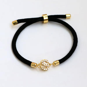 Pulsera BM3046 con Letra Inicial del Alfabeto en Oro de 18k y Micro Pavé de Diamantes CZ, con Cordón Deslizante - Product Image 4