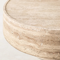 Table basse ronde en travertin sculpté Vitolo, mobilier en pierre moderne de luxe pour le salon