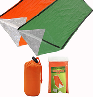 Sac de bivouac imperméable vert olive ultraléger et portable, équipement de survie hivernal avec sifflet d'urgence pour enfant