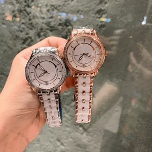 Montre-bracelet élégante et minimaliste pour femme CC, cadran carré, diamants de luxe, mouvement à quartz, cadeau parfait pour femme - Product Image 1