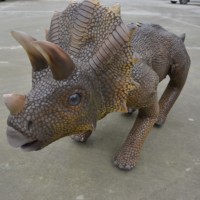 Zigong RC Roboter-Hund Triceratops Laufender Dinosaurier-Roboter Realistisches Simulationsmodell Leichtgewichtig Anpassbar für Einkaufszentren